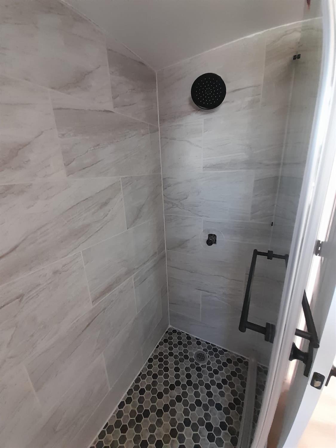 907 South 7th Street Fresno, CA 93702 - Photo 20 of 29 a bathroom with a shower
