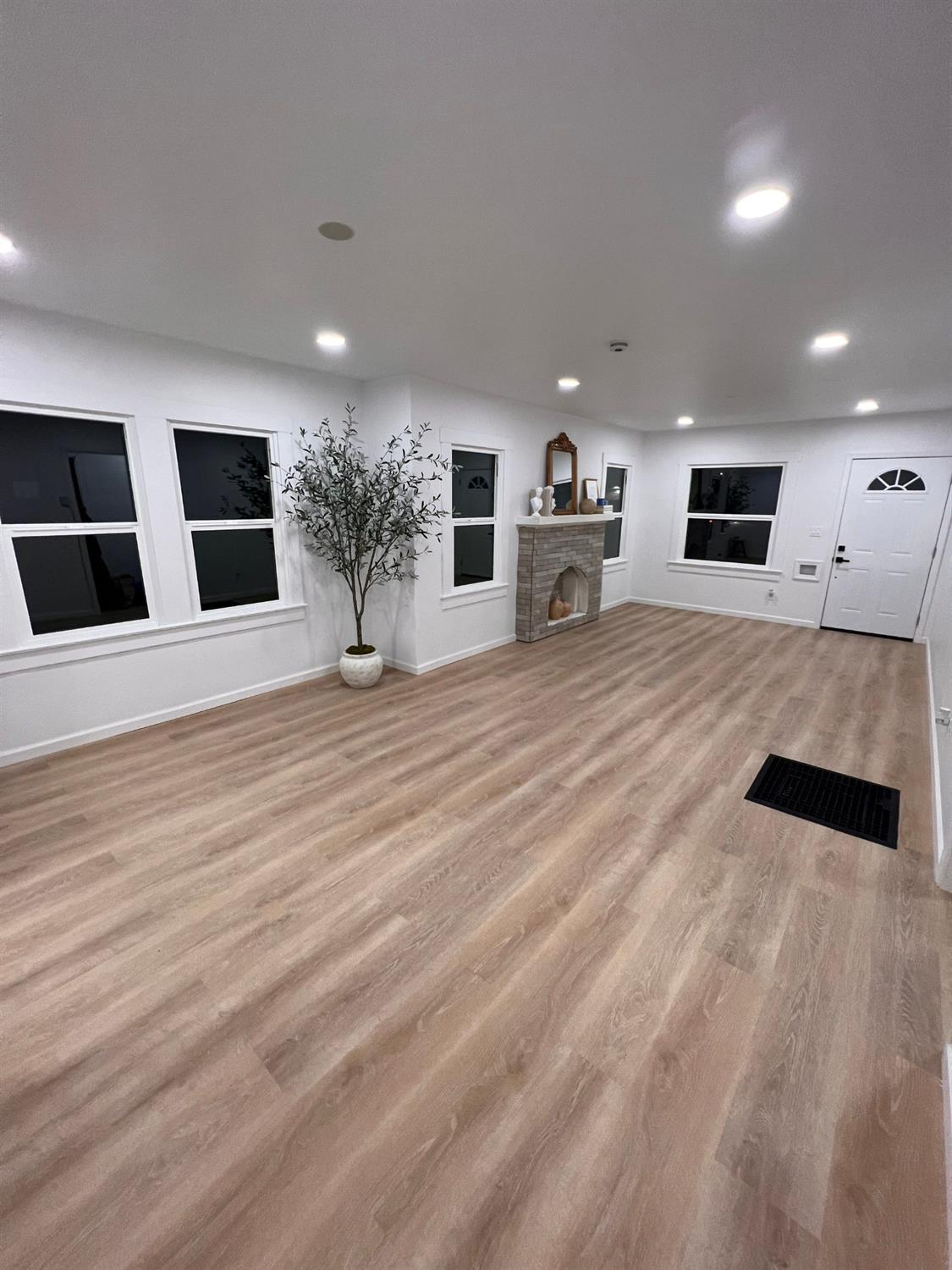 907 South 7th Street Fresno, CA 93702 - Photo 5 of 29 a living room with furniture and a flat screen tv