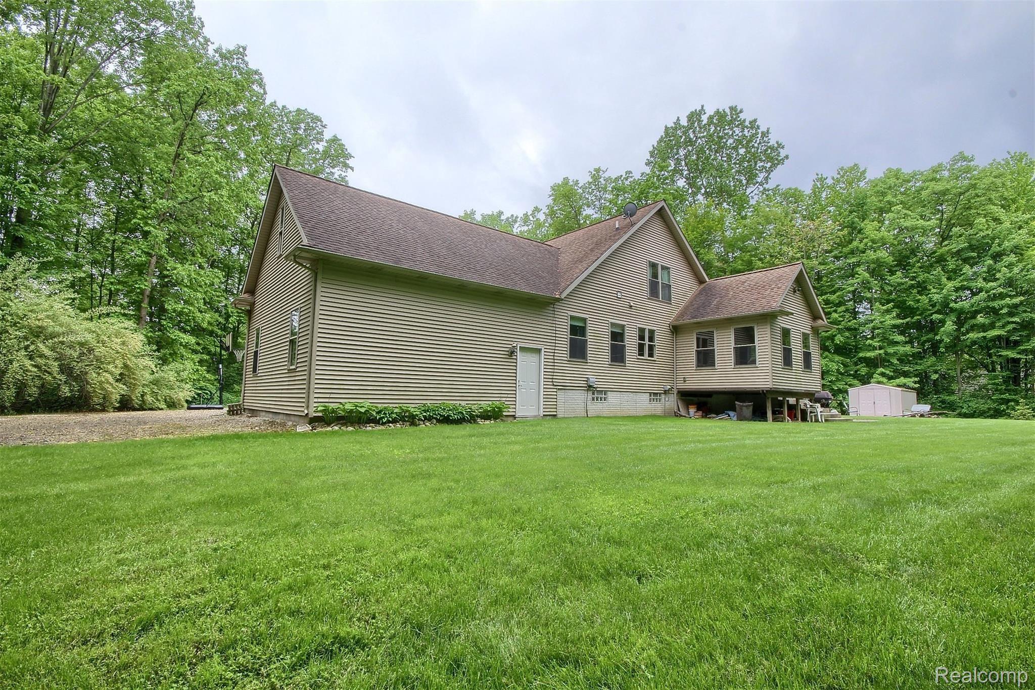 29098 Crawford Road Romulus, MI 48174 - Photo 34 of 38 34-Rear 3rd View.jpg