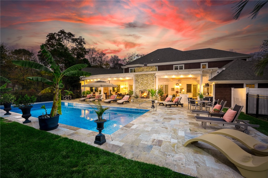 Outdoor Patio & Pool
