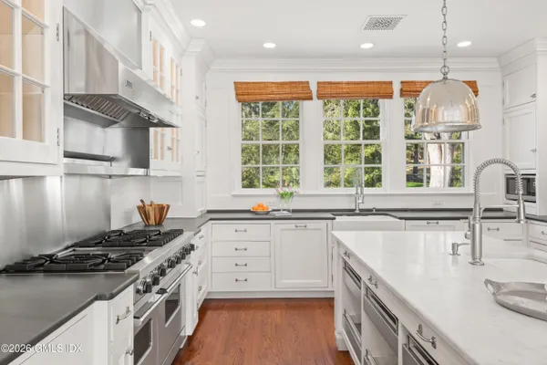 $6,700,000 | 131 Pecksland Road, Greenwich, CT 06831