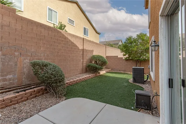 $1,695 | 550 Twilight Blue Avenue, North Las Vegas, NV 89032