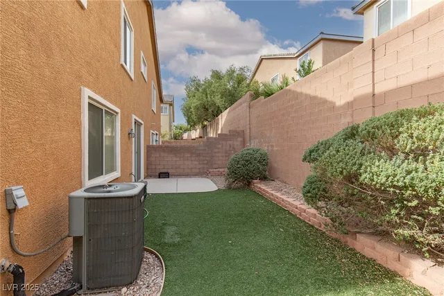$1,695 | 550 Twilight Blue Avenue, North Las Vegas, NV 89032