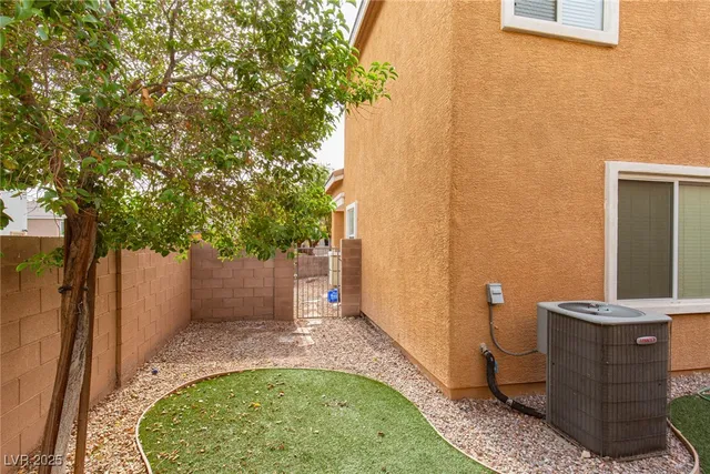 $1,695 | 550 Twilight Blue Avenue, North Las Vegas, NV 89032