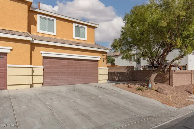 $1,695 | 550 Twilight Blue Avenue, North Las Vegas, NV 89032