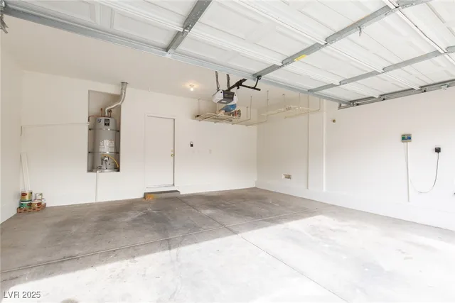 $1,695 | 550 Twilight Blue Avenue, North Las Vegas, NV 89032