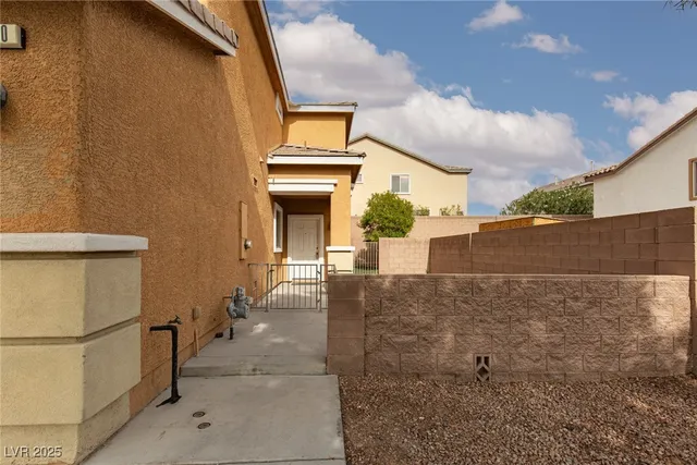 $1,695 | 550 Twilight Blue Avenue, North Las Vegas, NV 89032