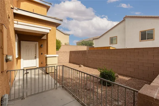 $1,695 | 550 Twilight Blue Avenue, North Las Vegas, NV 89032