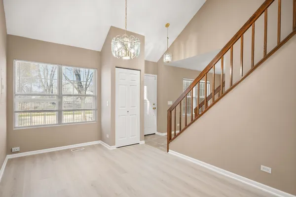 $325,000 | 371 Le Parc Circle, Buffalo Grove, IL 60089