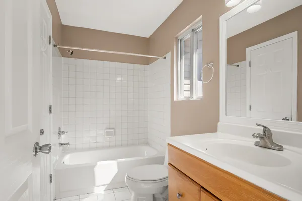 $325,000 | 371 Le Parc Circle, Buffalo Grove, IL 60089