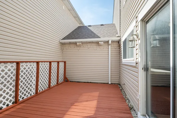$325,000 | 371 Le Parc Circle, Buffalo Grove, IL 60089