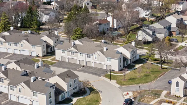 $325,000 | 371 Le Parc Circle, Buffalo Grove, IL 60089