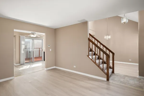 $325,000 | 371 Le Parc Circle, Buffalo Grove, IL 60089