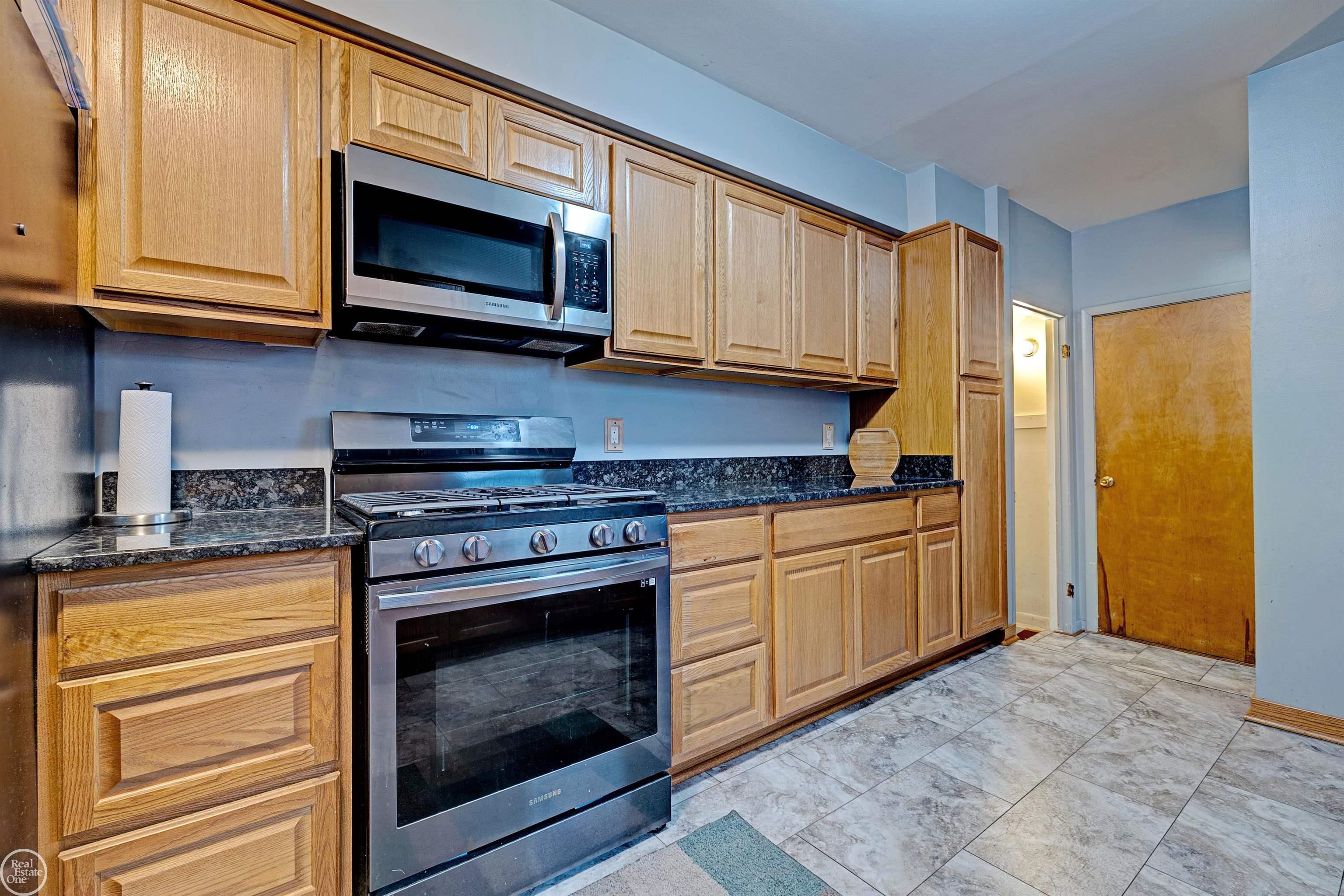 4736 Pelton Road Clarkston, MI 48346 - Photo 15 of 63 50127389-14.JPG