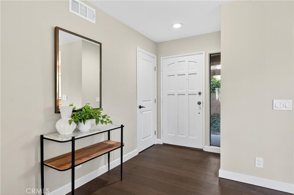 16 Rana, Unit 57 Irvine, CA 92612 - Photo 5 of 37 Inside entry