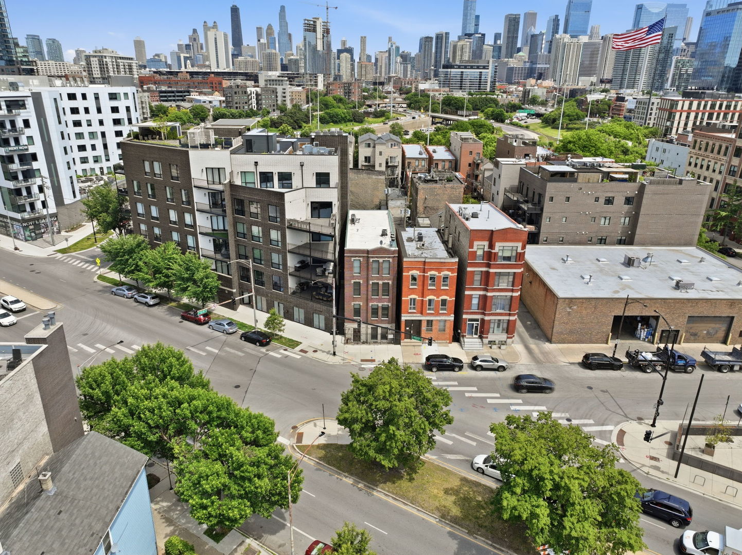 619 North Racine Avenue, Unit 1 Chicago, IL 60642 - Photo 32 of 36 a picture of city view