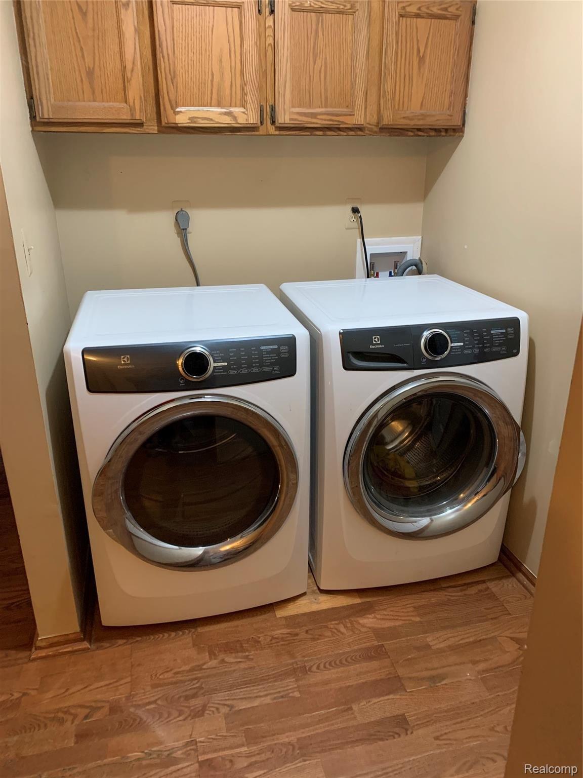 8912 McColl Road Brighton, MI 48116 - Photo 16 of 17 mccoll washer dryer.jpeg