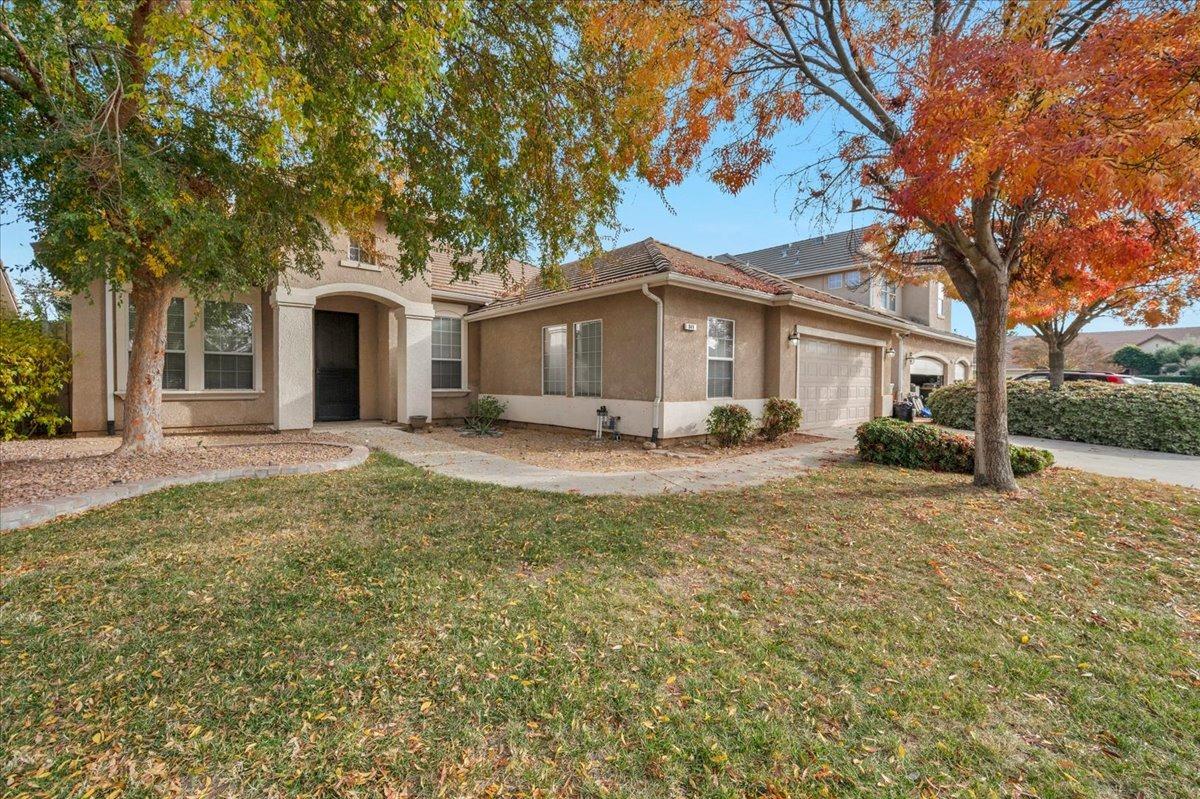 849 Megan Avenue Clovis, CA 93611 - Photo 3 of 53 a front view of a house with a yard