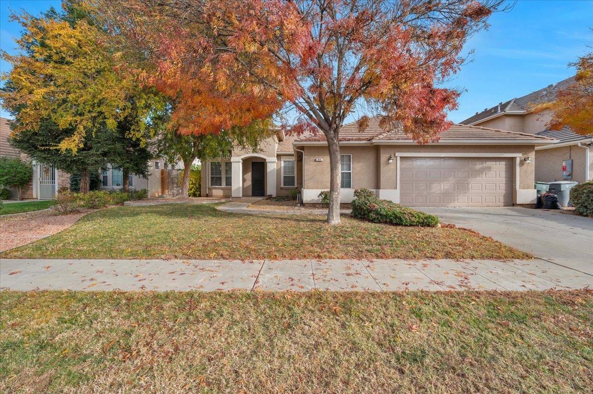 849 Megan Avenue Clovis, CA 93611 - Photo 43 of 53 front view of a house with a yard