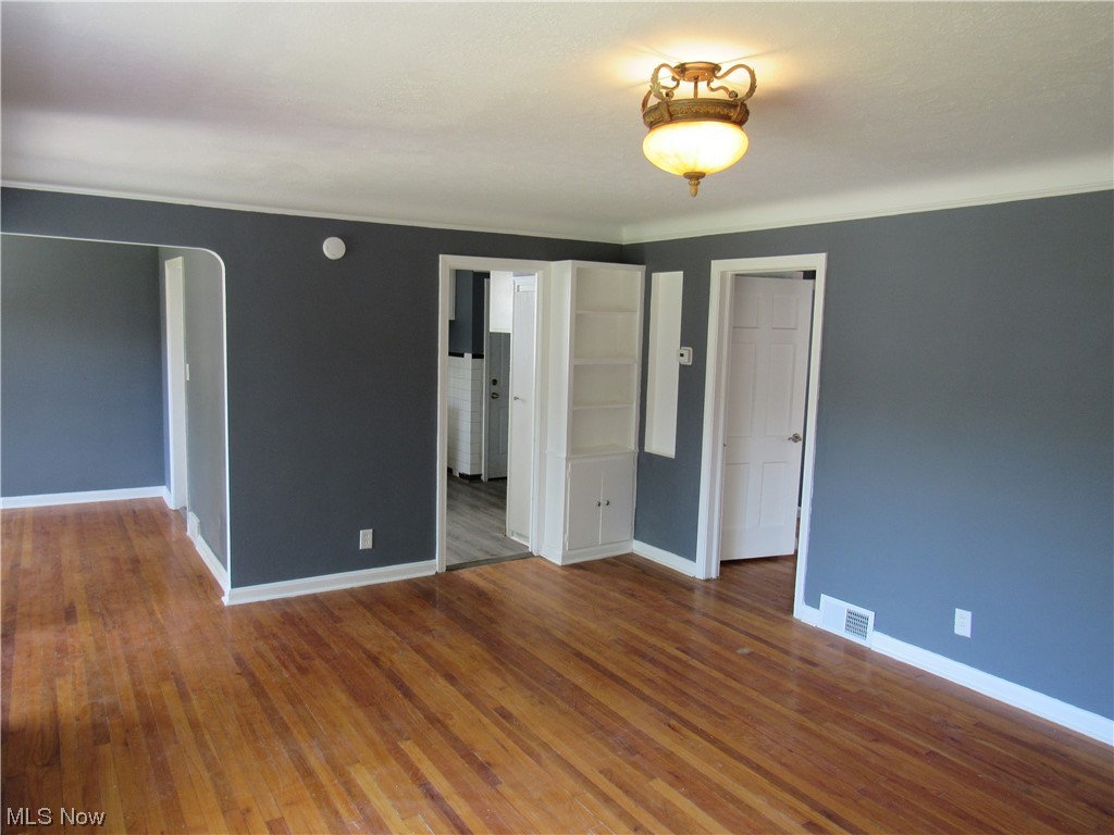 1901 Staunton Road Cleveland, OH 44118 - Photo 4 of 27 Living room