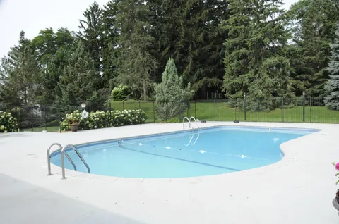 $299,900 | 6713 West 82nd Street, Bloomington, MN 55438