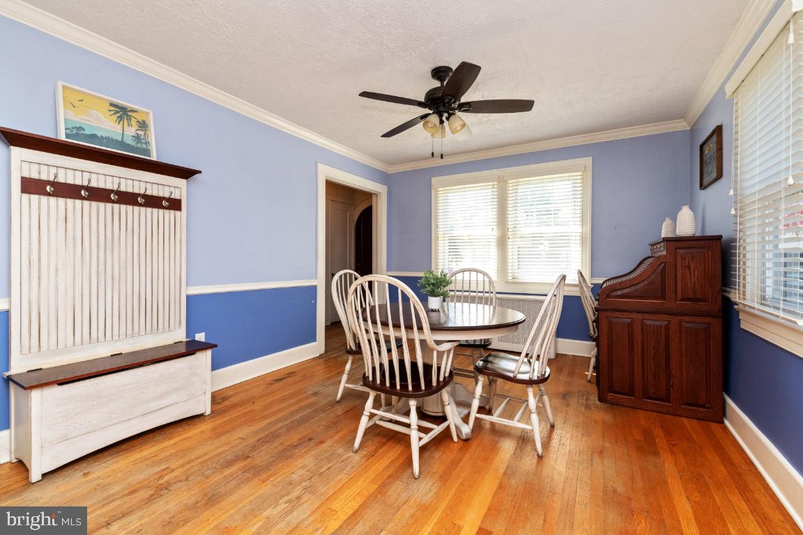 1300 Ridge Road Catonsville, MD 21228 - Photo 12 of 39 Dining room w hardwood