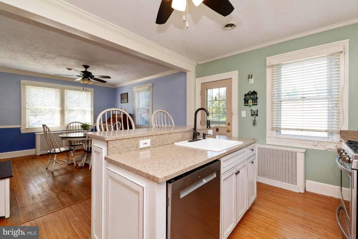 1300 Ridge Road Catonsville, MD 21228 - Photo 14 of 39 Door to patio on right