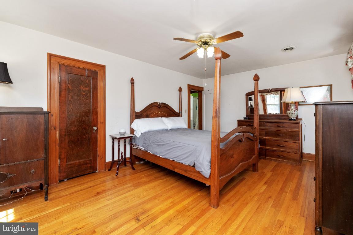 1300 Ridge Road Catonsville, MD 21228 - Photo 20 of 39 Large primary bedroom