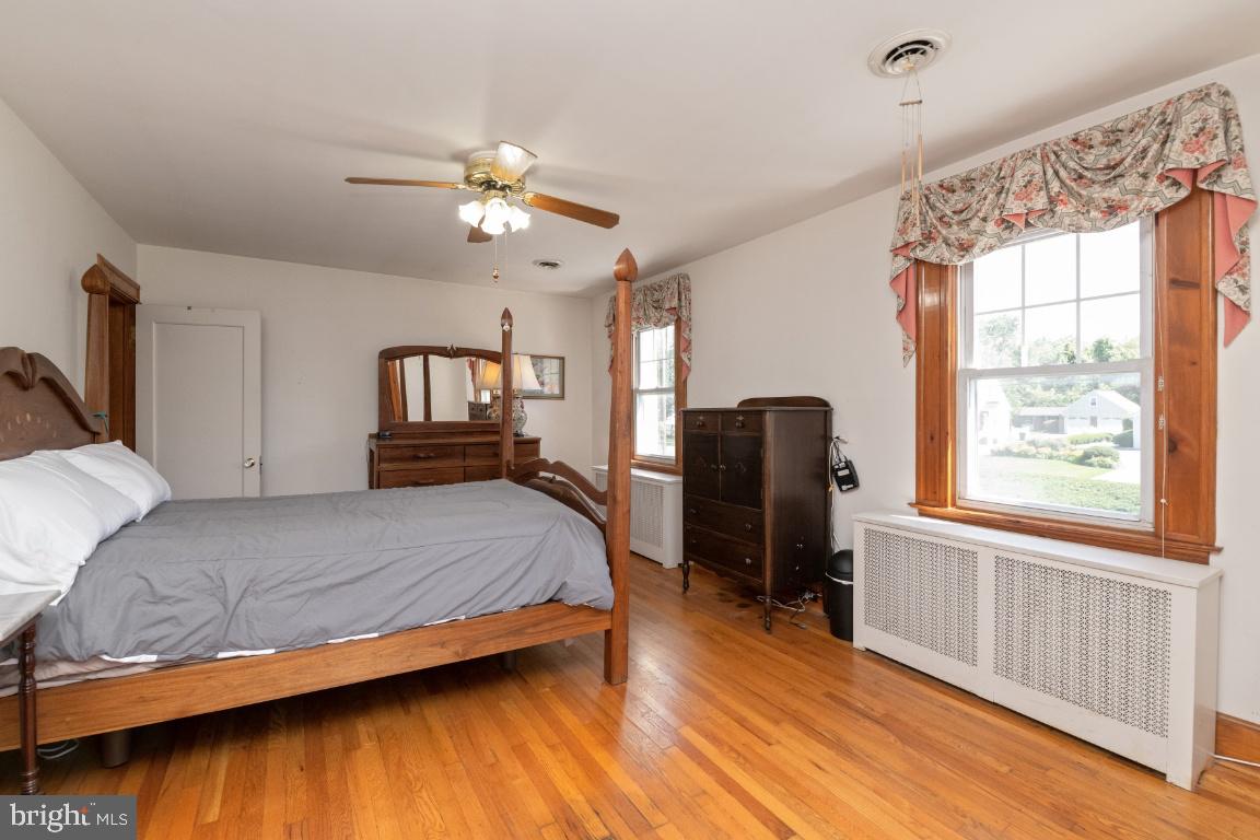 1300 Ridge Road Catonsville, MD 21228 - Photo 21 of 39 Tons of light in here