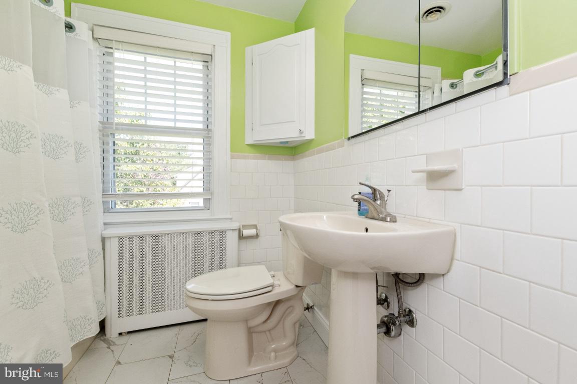 1300 Ridge Road Catonsville, MD 21228 - Photo 26 of 39 Remodeled bath