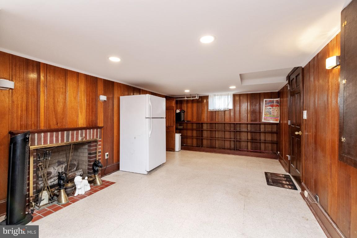 1300 Ridge Road Catonsville, MD 21228 - Photo 30 of 39 Gas fireplace