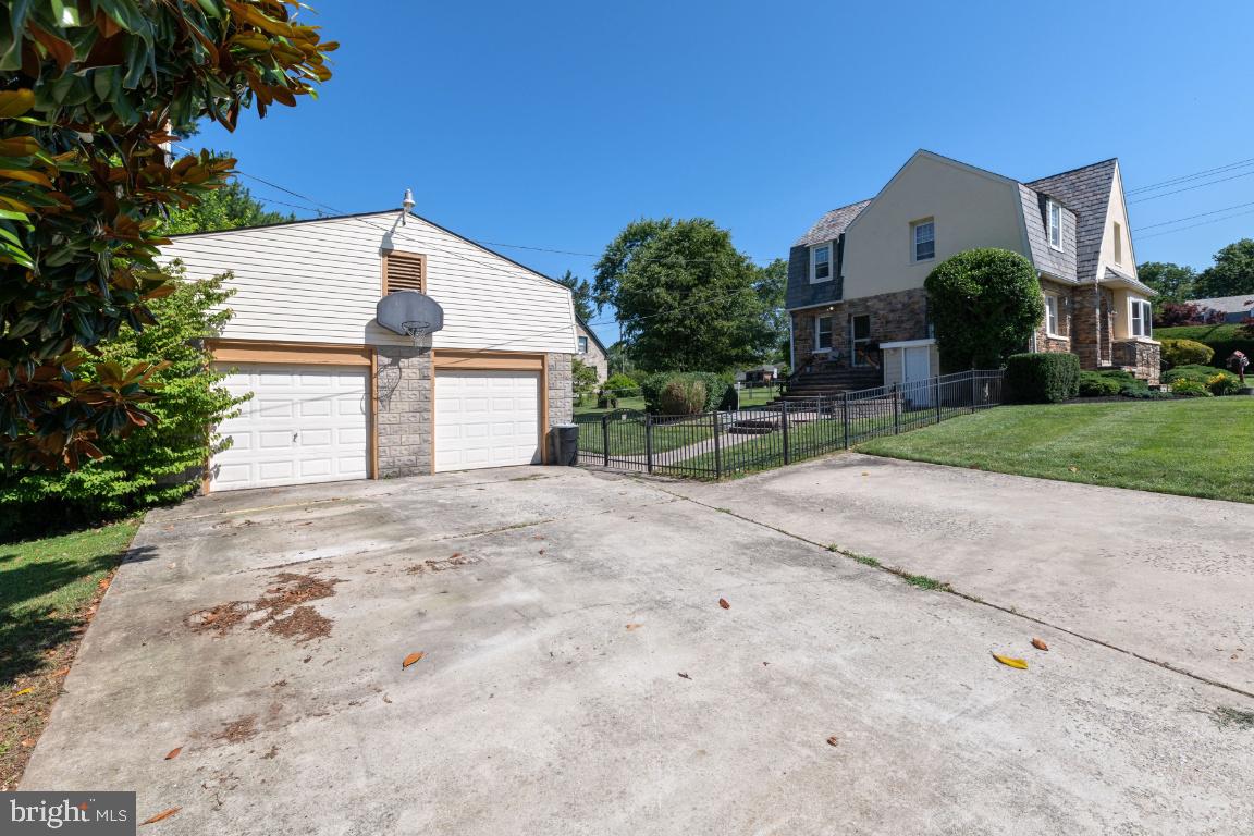 1300 Ridge Road Catonsville, MD 21228 - Photo 4 of 39 Garage has floored walk up level