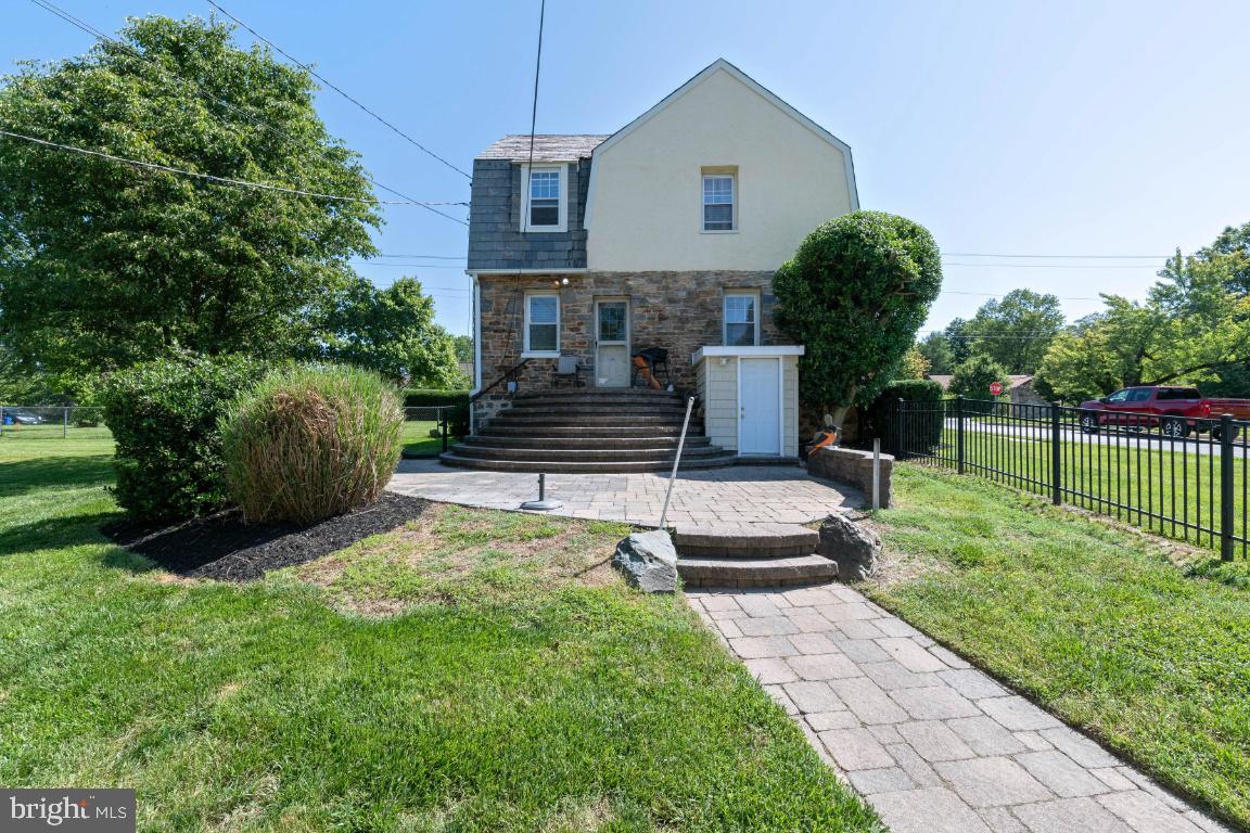 1300 Ridge Road Catonsville, MD 21228 - Photo 33 of 39 Fenced yard