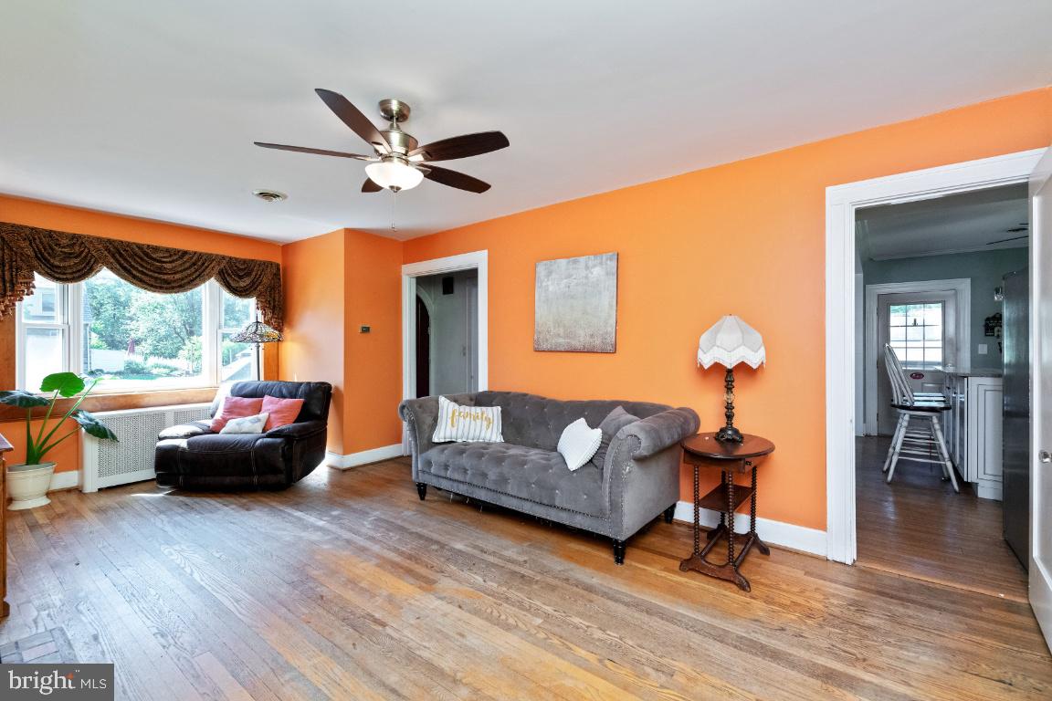 1300 Ridge Road Catonsville, MD 21228 - Photo 5 of 39 Sun filled living room