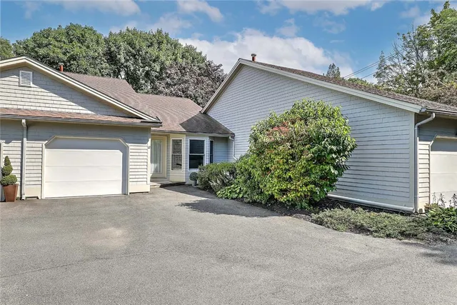 $479,000 | 12 Valley Lane, Unit 12, Portsmouth, RI 02871