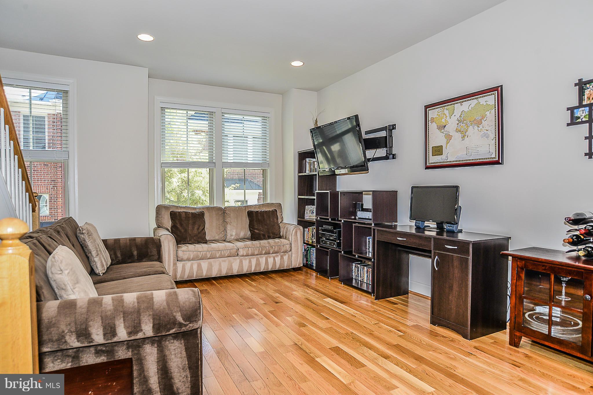 3347 Kemper Road Arlington, VA 22206 - Photo 7 of 28 Family Room