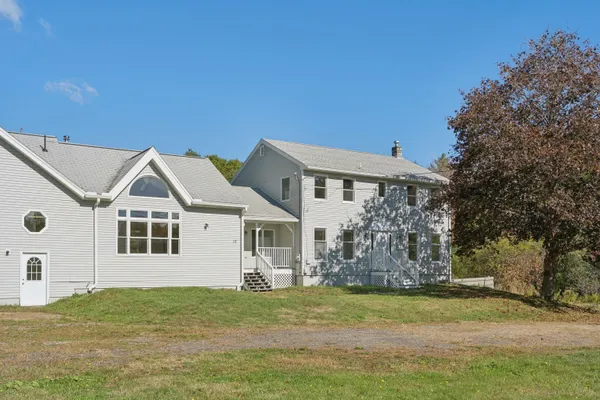 $649,999 | 17 Chestnut Drive, Topsham, ME 04086