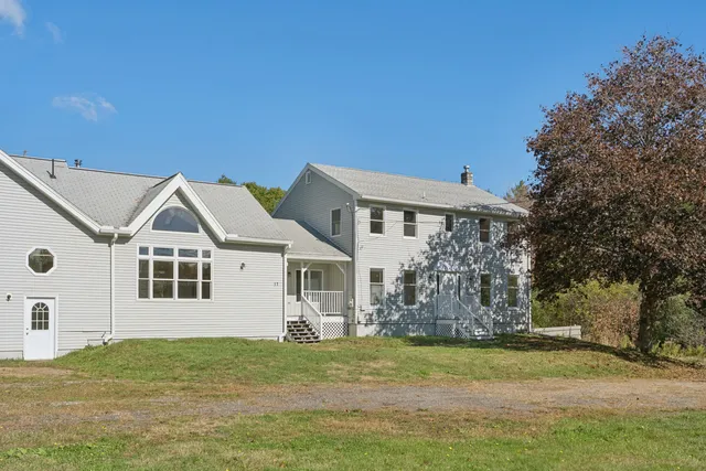 $649,999 | 17 Chestnut Drive, Topsham, ME 04086