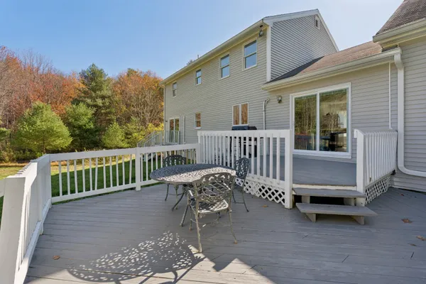$649,999 | 17 Chestnut Drive, Topsham, ME 04086