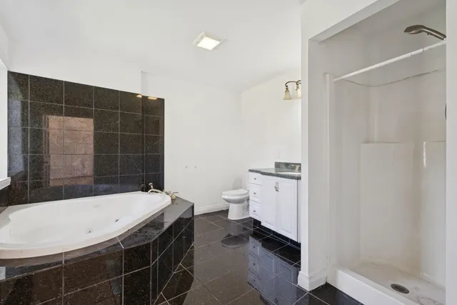 $649,999 | 17 Chestnut Drive, Topsham, ME 04086