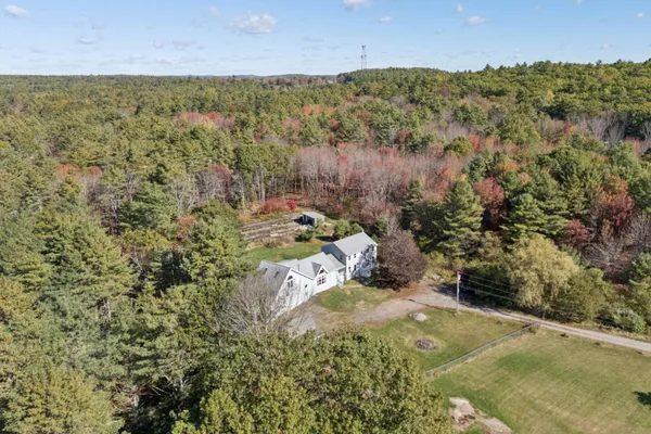 $649,999 | 17 Chestnut Drive, Topsham, ME 04086