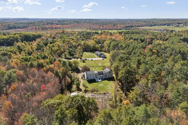 $649,999 | 17 Chestnut Drive, Topsham, ME 04086