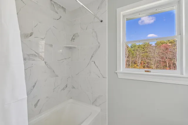 $649,999 | 17 Chestnut Drive, Topsham, ME 04086