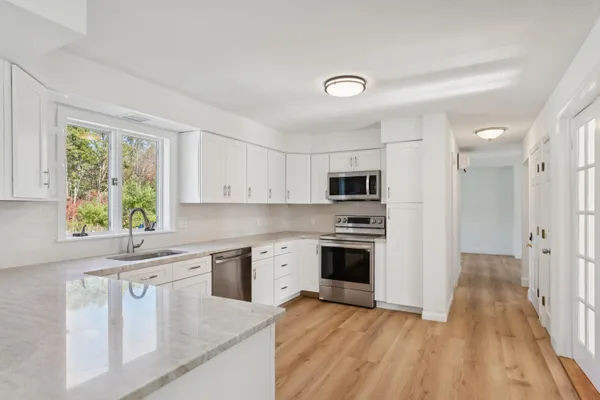 $649,999 | 17 Chestnut Drive, Topsham, ME 04086