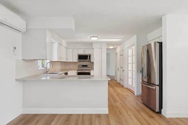 $649,999 | 17 Chestnut Drive, Topsham, ME 04086