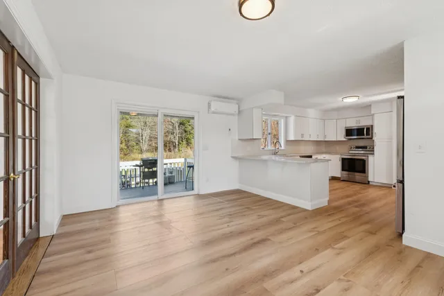 $649,999 | 17 Chestnut Drive, Topsham, ME 04086