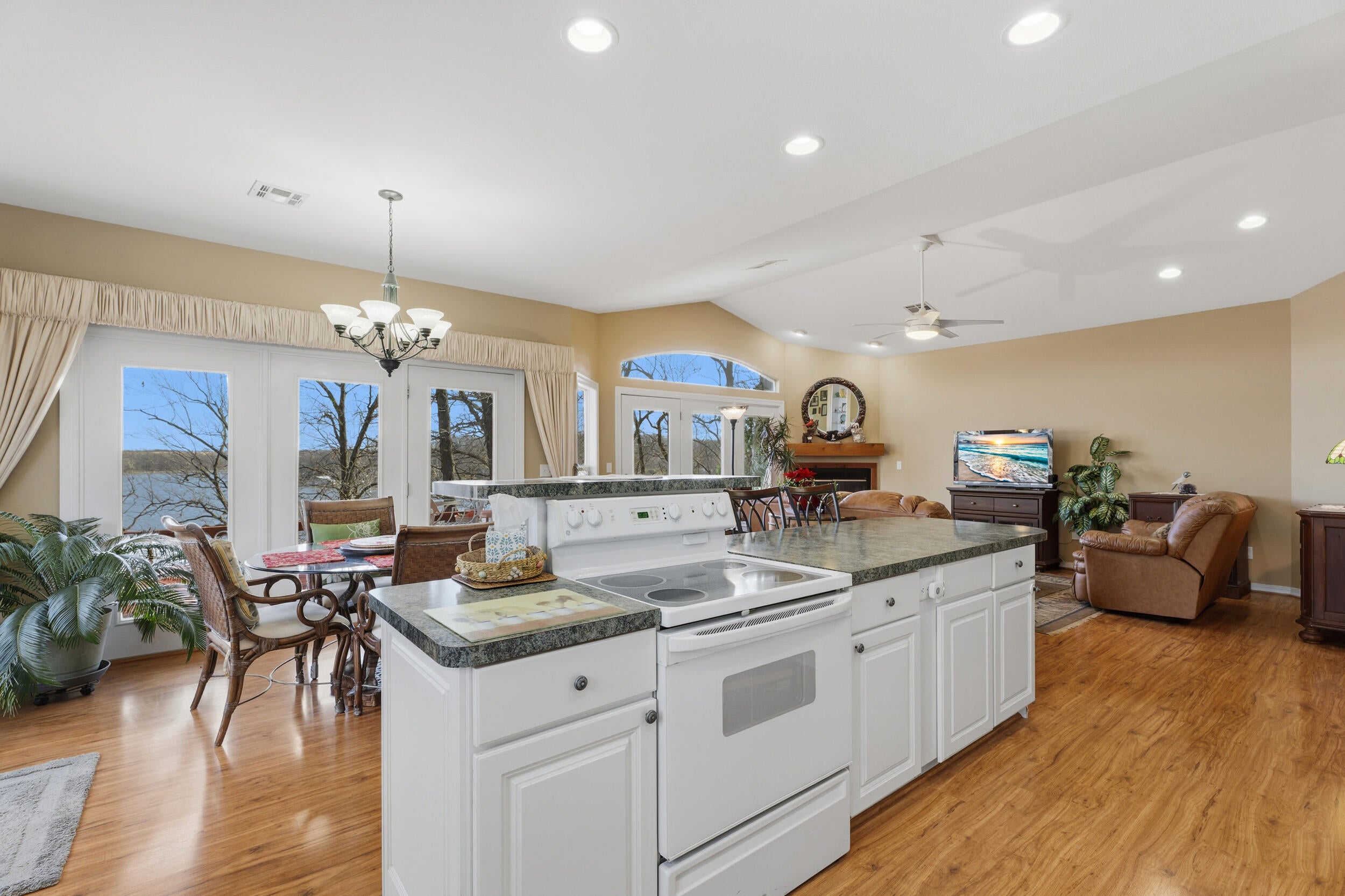 32180 South 627 Road Grove, OK 74344 - Photo 24 of 71 KITCHEN TO DINING