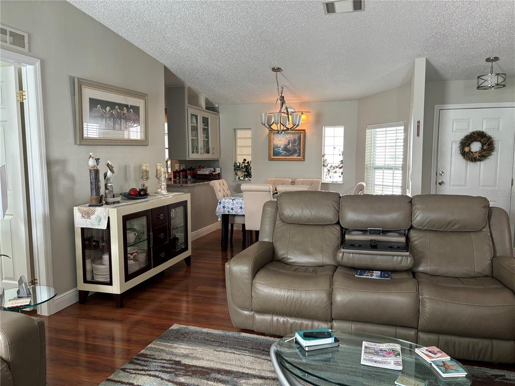 1001 Starkey Road, Unit 671 Largo, FL 33771 - Photo 11 of 40 Living Room