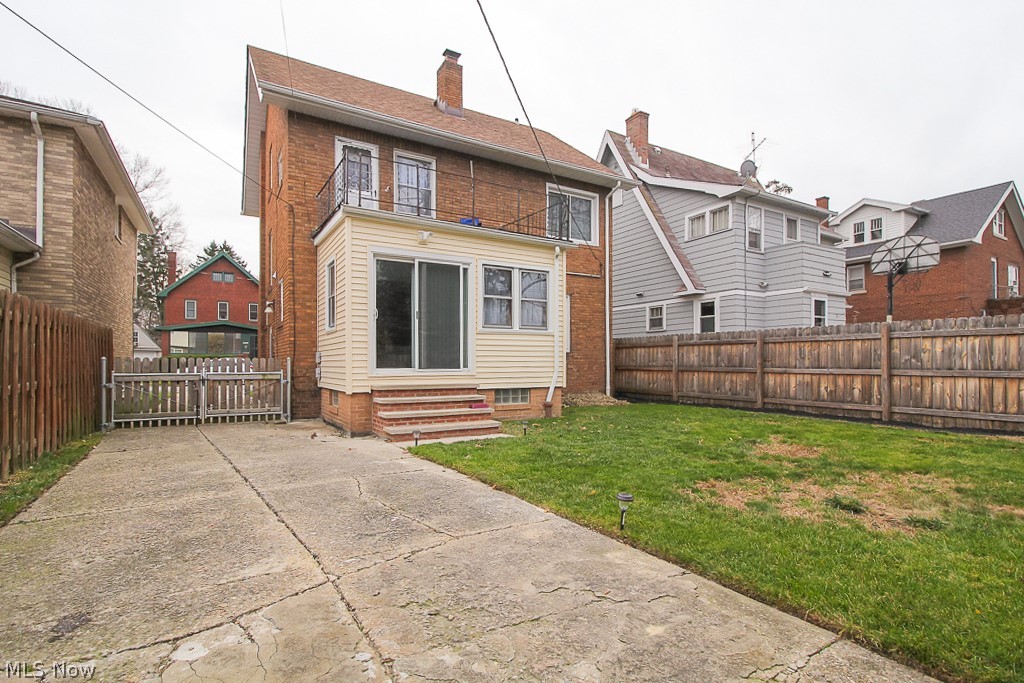 18215 Rosecliff Road Cleveland, OH 44119 - Photo 5 of 35 Gallery Image 5