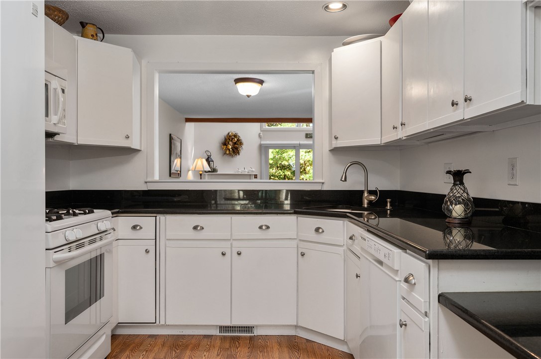 80 Fisher Road, Unit 10 Cumberland, RI 02864 - Photo 8 of 38 Gallery Image 8